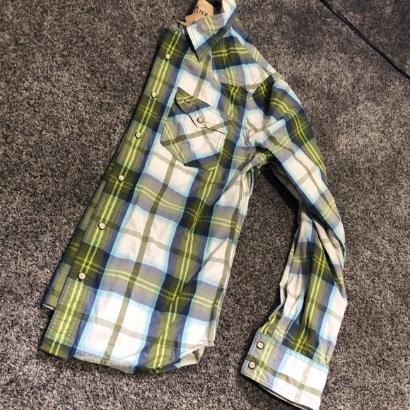 Men’s med hollister snap up. - Picture 5 of 6